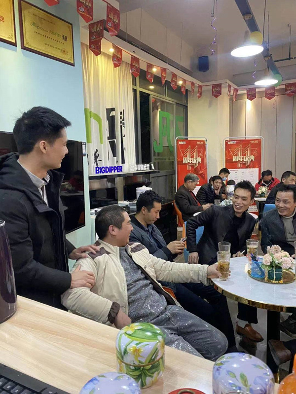 歡聚不凡?感恩前行|致敬最可愛的不凡人 歡聚不凡?感恩前行|致敬最可愛的不凡人